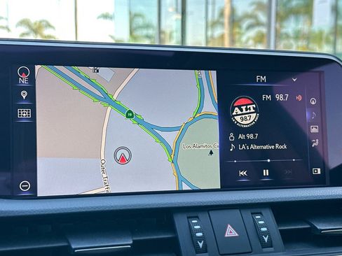 Used 2019 Lexus ES 300h w/ Luxury Package image 18