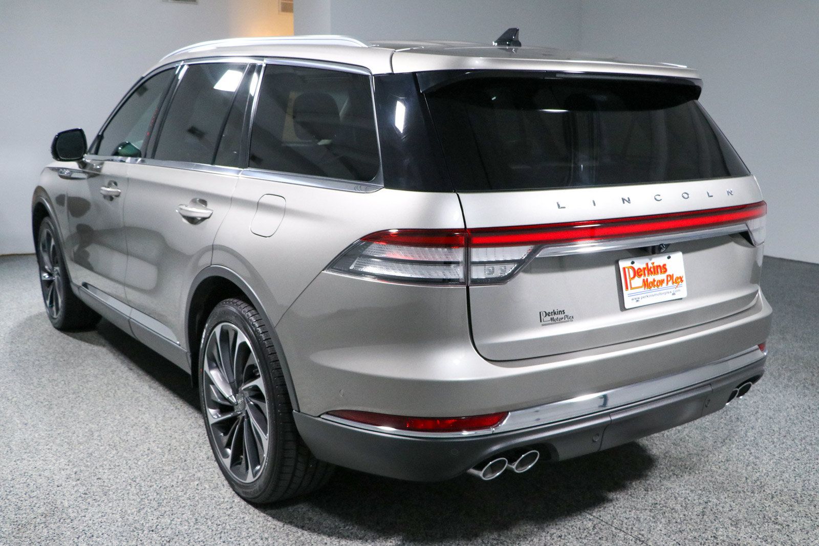 Used 2023 Lincoln Aviator Reserve w/ Equipment Group 201A AWD/4WD image 9