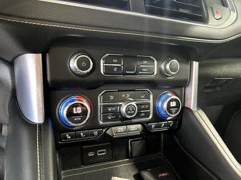 Used 2021 GMC Yukon SLT w/ SLT Luxury Plus Package image 31