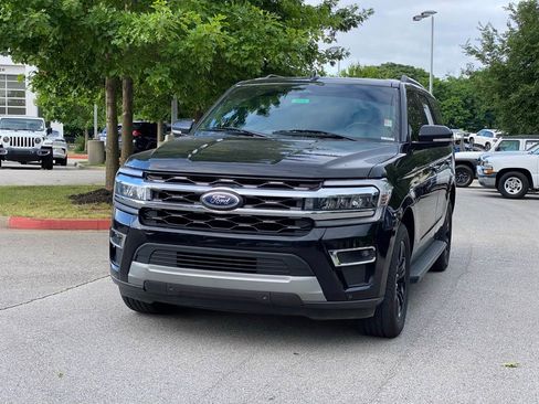 Used 2024 Ford Expedition Limited AWD/4WD image 3