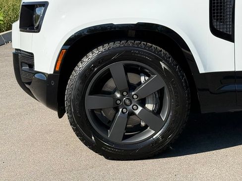Certified 2024 Land Rover Defender 110 X-Dynamic SE AWD/4WD image 9