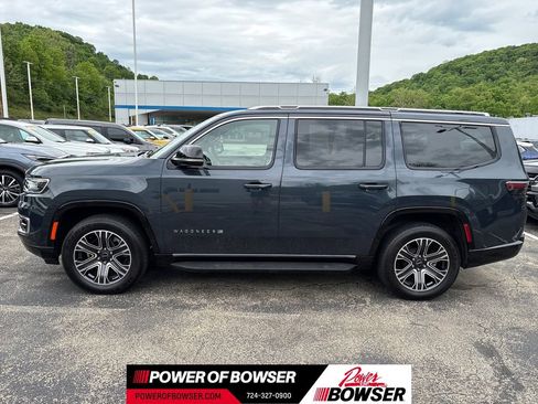 Used 2025 Jeep Wagoneer 4WD w/ Premium Group I image 2