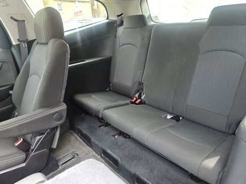 Used 2016 Chevrolet Traverse LT image 14