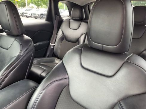 Used 2019 Jeep Cherokee Latitude Plus w/ Cold Weather Group image 3