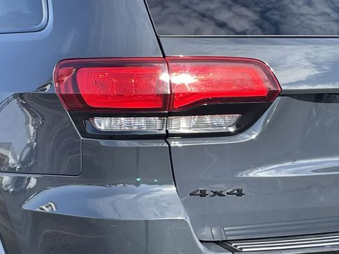 Used 2017 Jeep Grand Cherokee Altitude image 38