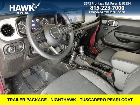 Used 2024 Jeep Gladiator Sport image 15