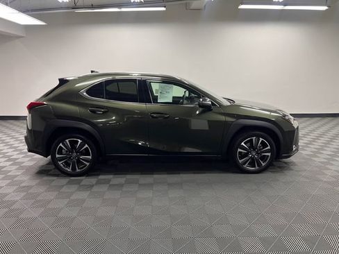 Used 2022 Lexus UX 200 w/ Accessory Package (Z2) image 4