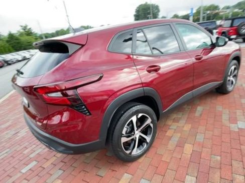 Used 2024 Chevrolet Trax RS FWD image 9