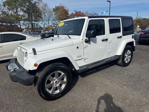 Used 2017 Jeep Wrangler Unlimited Sahara w/ Connectivity Group image 16