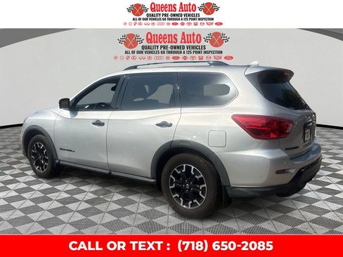 Used 2020 Nissan Pathfinder SL AWD/4WD image 4