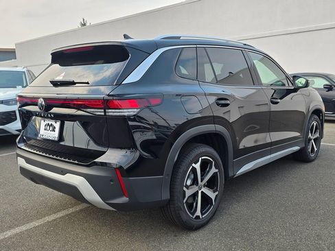 New 2025 Volkswagen Tiguan SE image 4