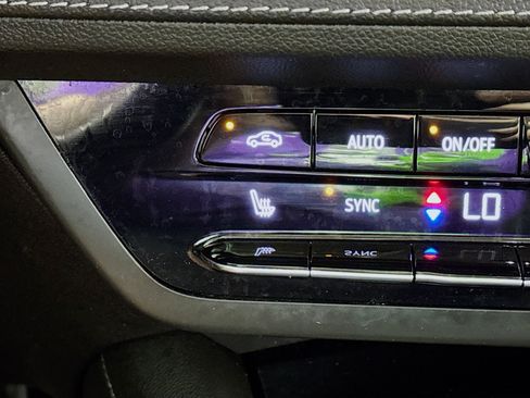 Used 2023 Buick Envision Preferred w/ Sport Touring Package AWD/4WD image 4