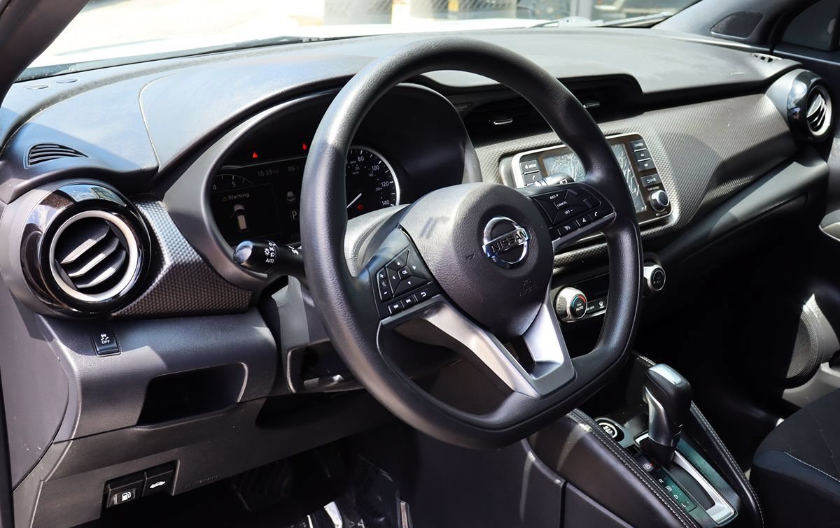 Used 2018 Nissan Kicks SV FWD image 38