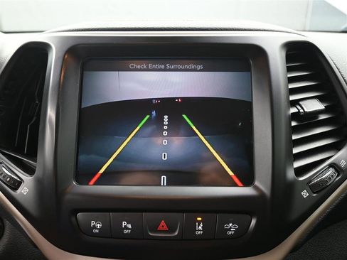Used 2018 Jeep Cherokee Limited w/ Technology Group AWD/4WD image 16