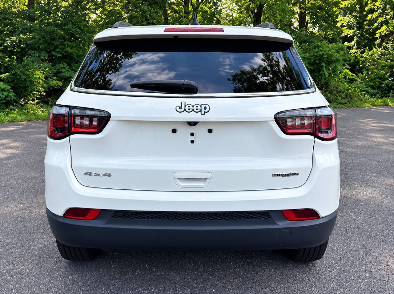 Used 2019 Jeep Compass Latitude w/ Popular Equipment Group AWD/4WD image 4