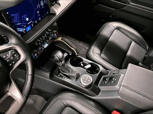 Used 2025 Ford Bronco Badlands image 16