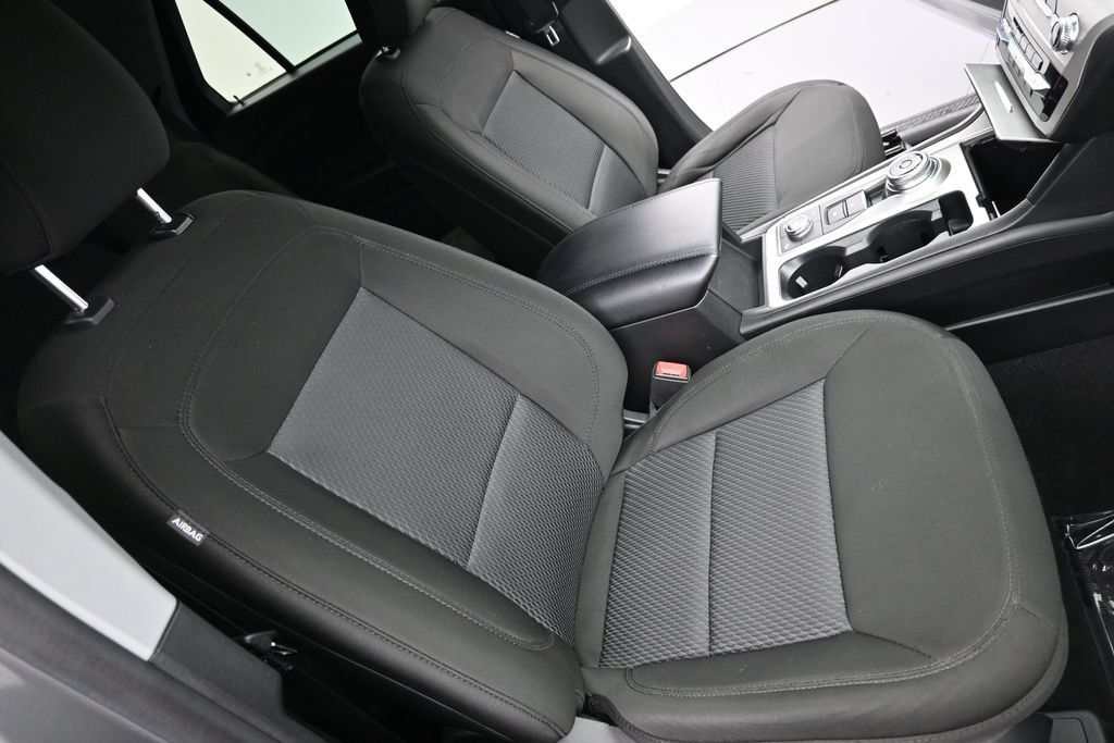 Used 2023 Ford Explorer XLT AWD/4WD image 19