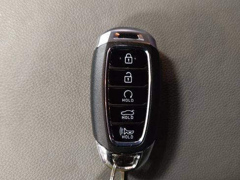 Used 2023 Hyundai Elantra SEL w/ Convenience Package FWD image 32