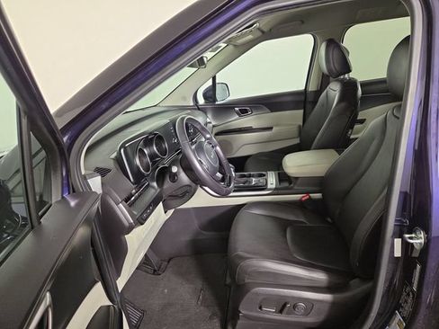 Certified 2024 Kia Carnival LX FWD image 11