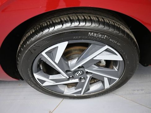 Certified 2025 Hyundai Elantra SEL image 15