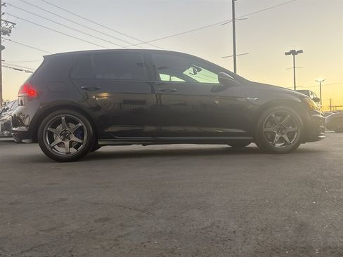 Used 2016 Volkswagen Golf 4-Door image 10