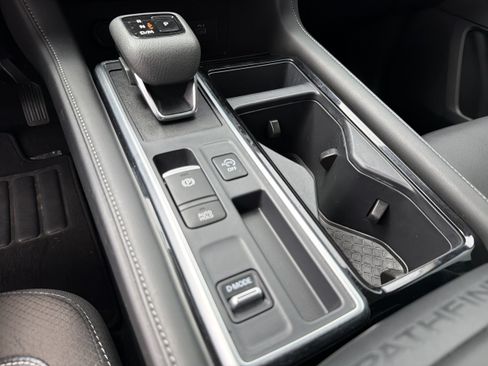 Used 2024 Nissan Pathfinder SL w/ SL Premium Package FWD image 14