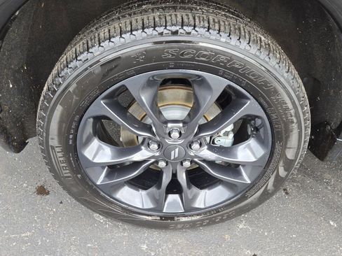 Used 2024 Dodge Durango GT image 12