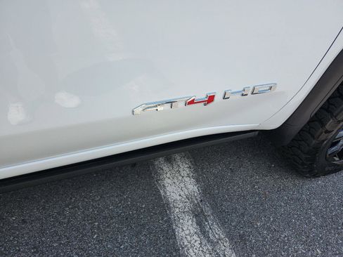 Certified 2025 GMC Sierra 2500 AT4 w/ AT4 Premium Plus Package AWD/4WD image 7