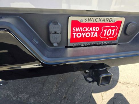 Used 2022 Chevrolet Silverado 1500 LT Trail Boss w/ Convenience Package II image 17