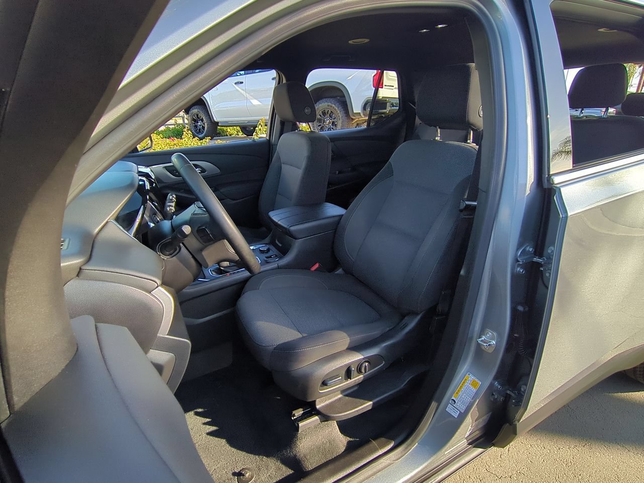 Used 2023 Chevrolet Traverse LT FWD image 18