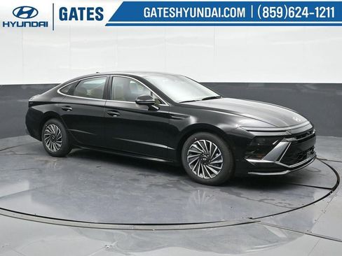 New 2025 Hyundai Sonata Limited image 4