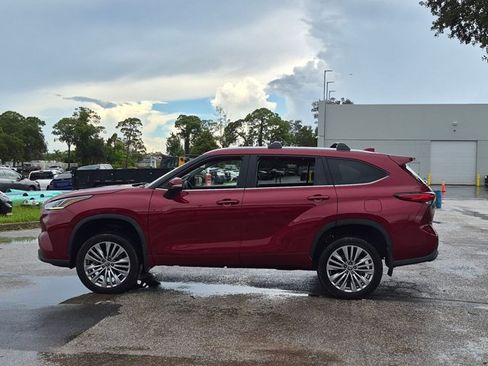 Used 2022 Toyota Highlander Platinum AWD/4WD image 5