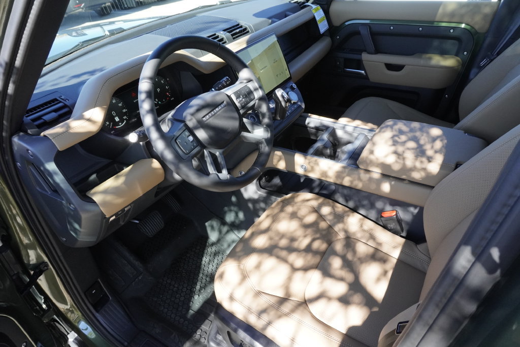 New 2026 Land Rover Defender 110 X-Dynamic SE AWD/4WD image 18