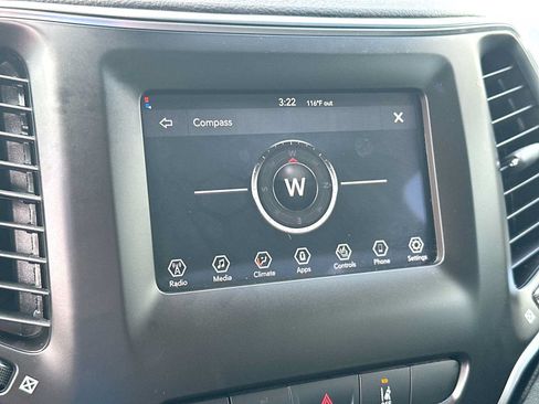Used 2021 Jeep Cherokee Latitude Plus w/ Sun & Sound Group AWD/4WD image 20