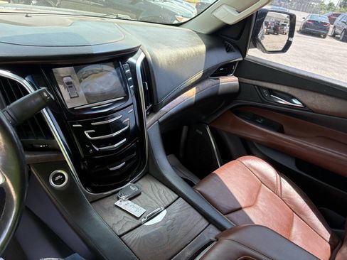 Used 2015 Cadillac Escalade ESV Luxury RWD image 32