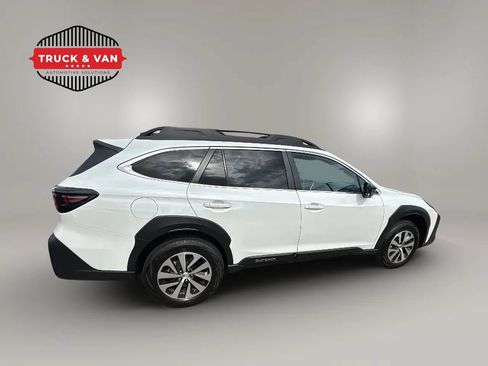 Used 2025 Subaru Outback Premium AWD/4WD image 6