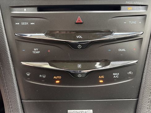 Used 2013 Lincoln MKT AWD image 17