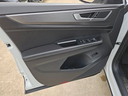 Used 2025 Volkswagen Atlas Cross Sport SE image 14