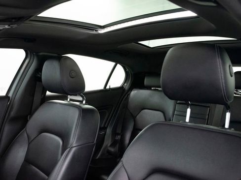 Used 2016 Mercedes-Benz GLA 250 4MATIC image 35