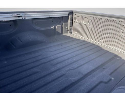 Used 2024 Nissan Titan SV w/ SV Convenience Package image 12