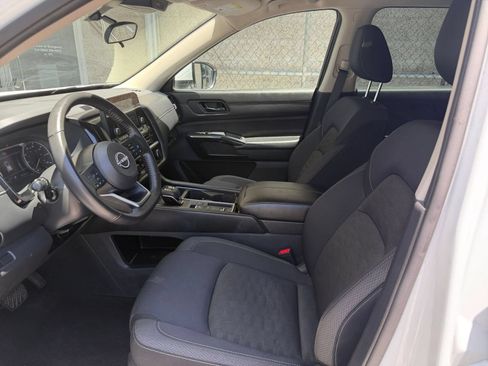 Used 2025 Nissan Pathfinder SV FWD image 29