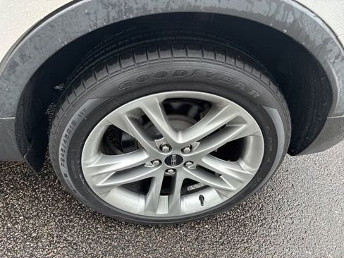 Used 2018 Lincoln MKC Reserve image 12