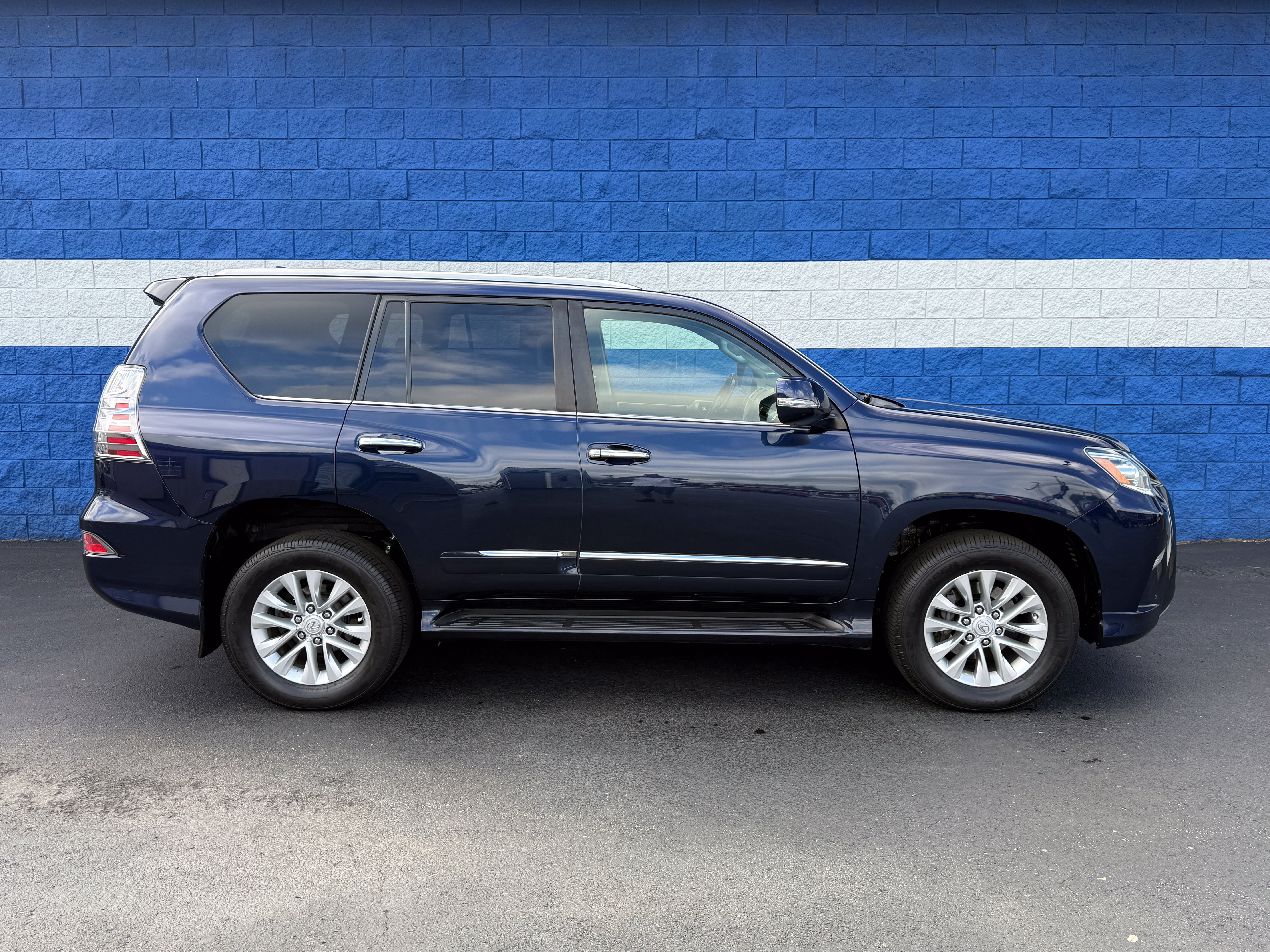 Used 2019 Lexus GX 460 Premium AWD/4WD image 2