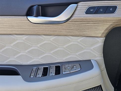 Used 2021 Hyundai Palisade Calligraphy image 16