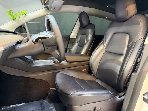 Used 2021 Tesla Model Y Performance image 4