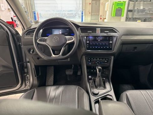 Certified 2022 Volkswagen Tiguan SE image 21