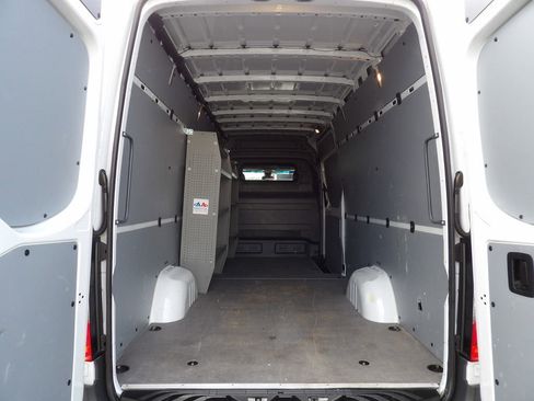 Used 2023 Mercedes-Benz Sprinter 2500 image 42