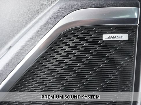 Used 2025 Buick Enclave Preferred w/ Power Package image 4