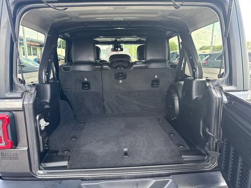 Used 2020 Jeep Wrangler Unlimited Sahara AWD/4WD image 8