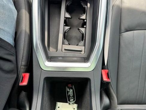 Used 2022 Audi e-tron Premium w/ Convenience Plus Package image 38